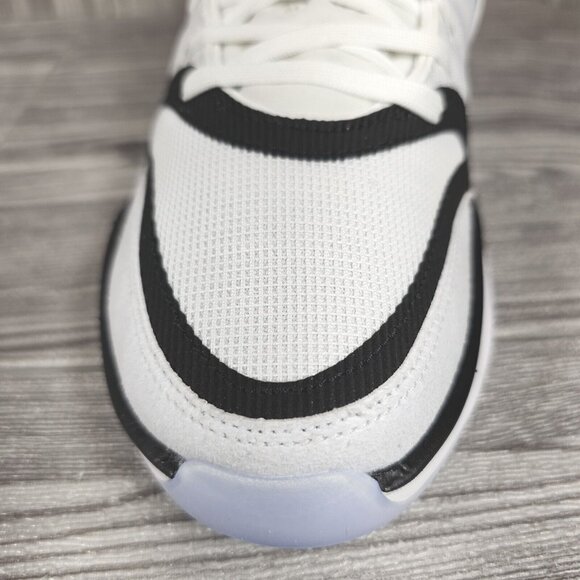 Nike Air Zoom GT Hustle 2 White/Black Baketball Shoes DJ9405-102 Men\'s Sz 8.5NEW